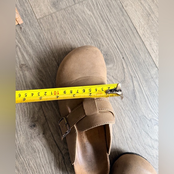 Clogs - Picture 2 of 3